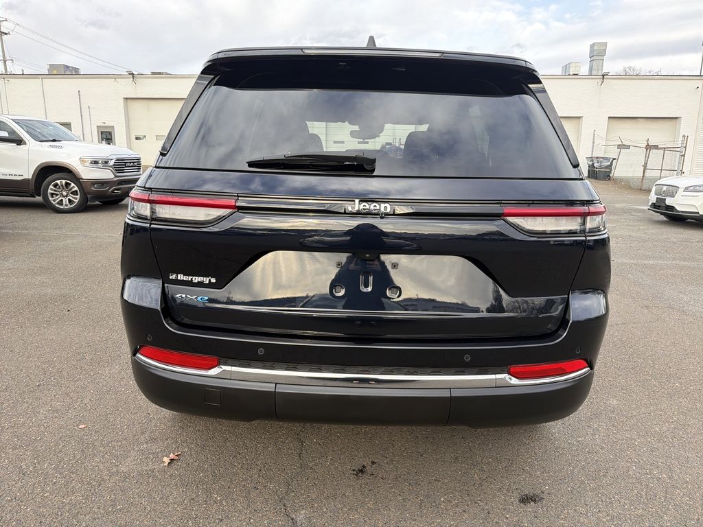 2023 Jeep Cherokee 4xe photo 3