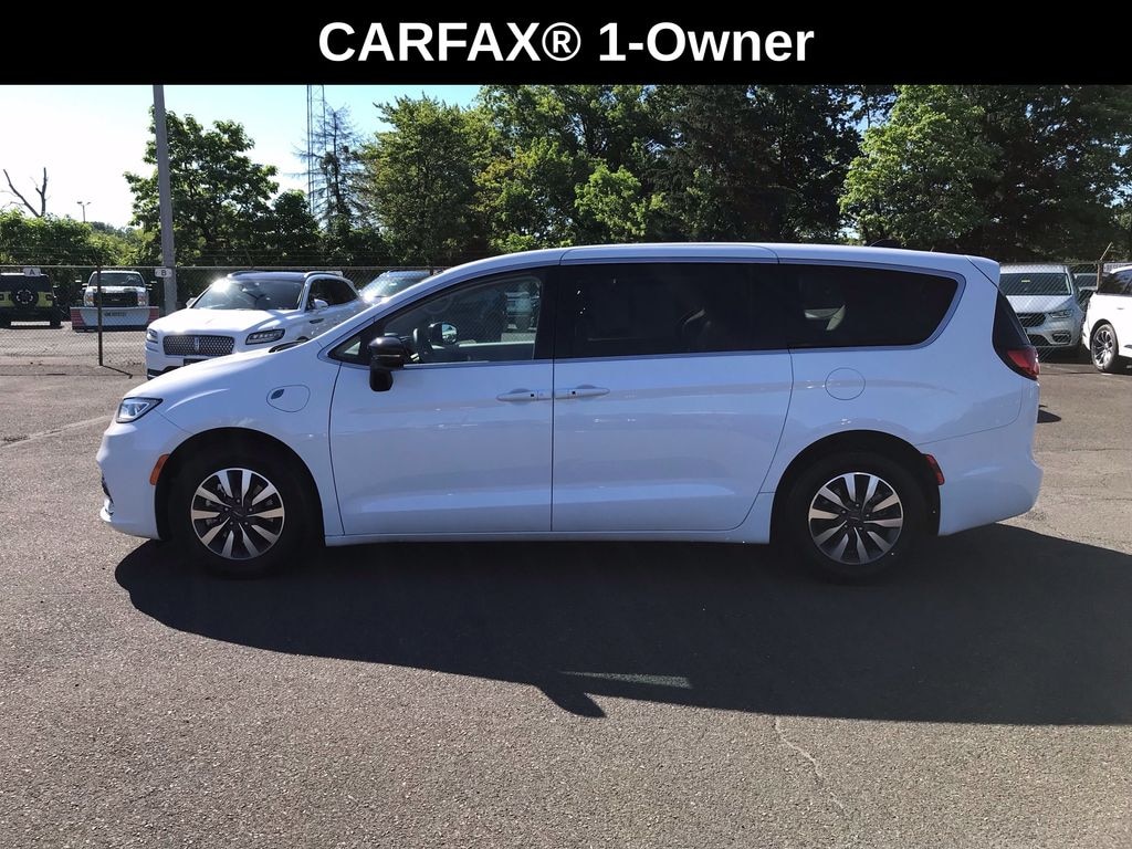 Used 2024 Chrysler Pacifica Hybrid 3.6L FWD Select w/ Heated Seats & Heated Steering Wheel Minivan/Van