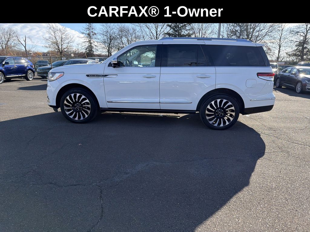 2022 Lincoln Navigator Black Label photo 2
