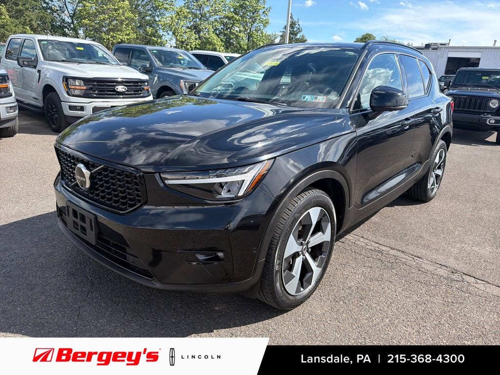 Used 2023 Volvo XC40 B5 Plus Dark Theme SUV