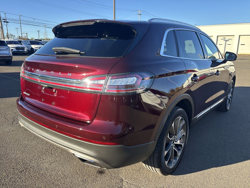 2021 Lincoln Nautilus Reserve photo 3