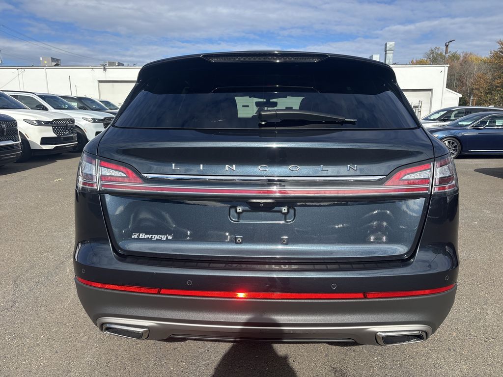 2022 Lincoln Nautilus Reserve photo 3