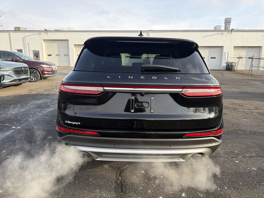 2022 Lincoln Corsair Standard photo 2