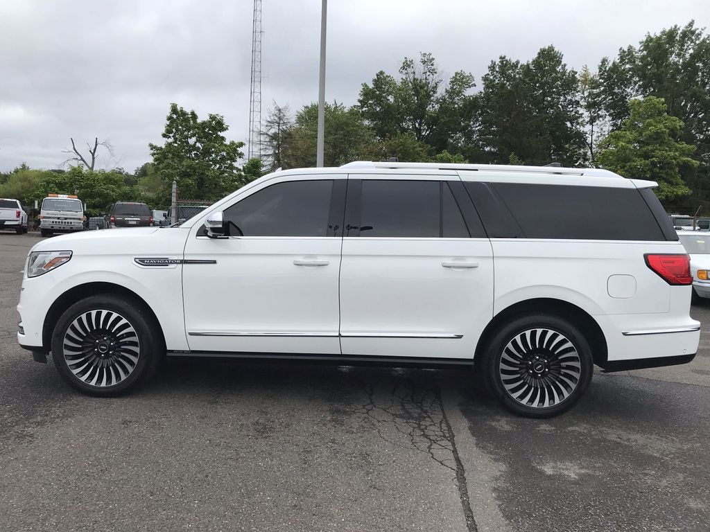 2021 Lincoln Navigator Black Label photo 2