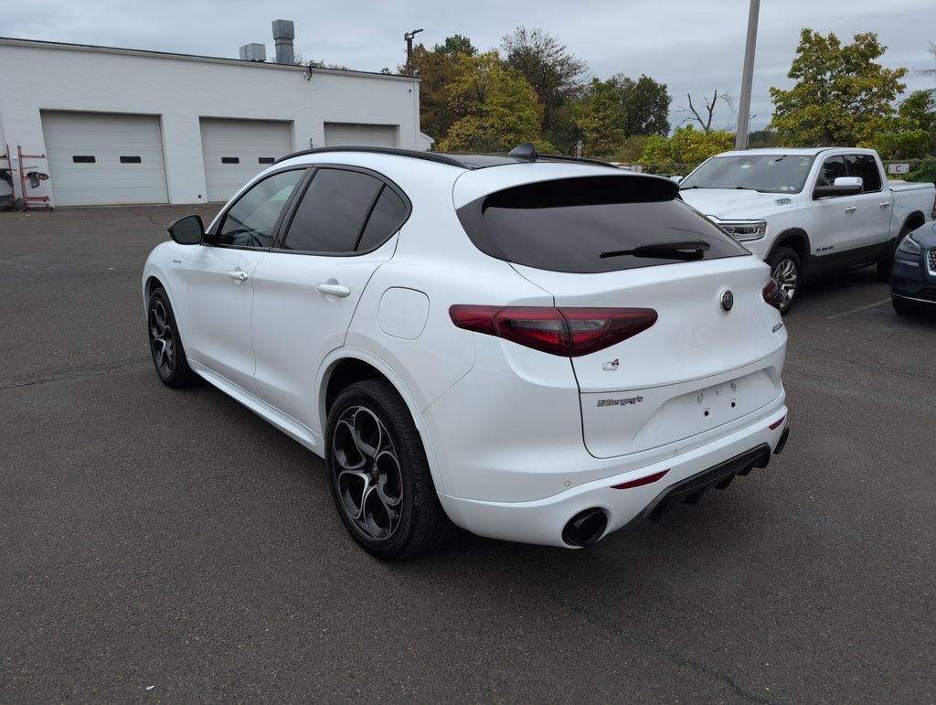 2022 Alfa Romeo Stelvio Ti photo 3