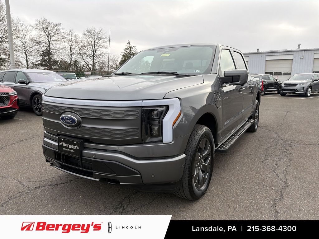2023 Ford F-150 Lightning Lariat's photo