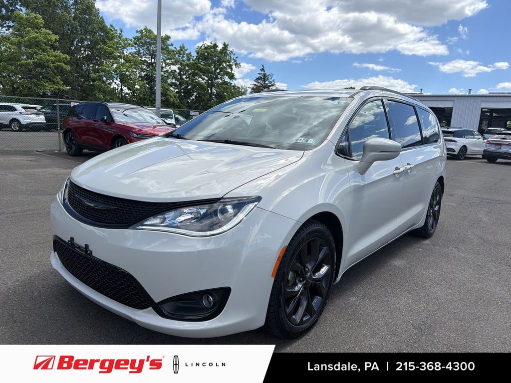 Used 2020 Chrysler Pacifica 3.6L FWD Limited w/ S Appearance Pkg Minivan/Van