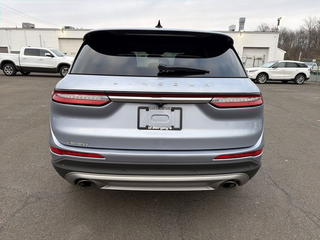 2022 Lincoln Corsair Standard photo 3