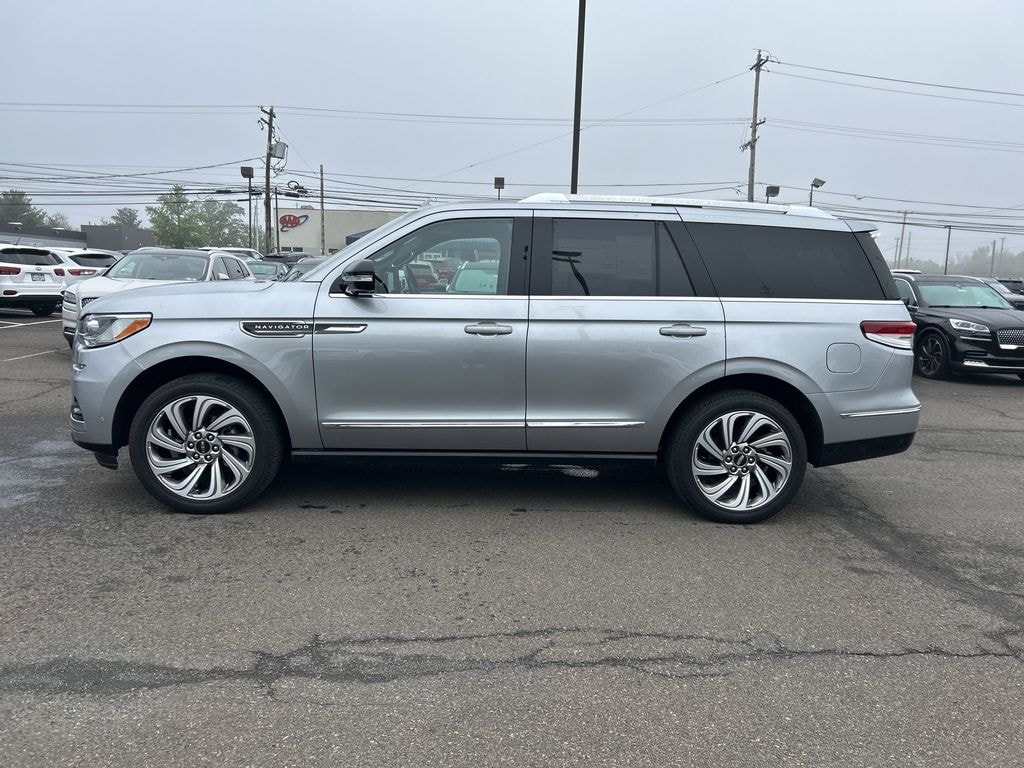Certified 2022 Lincoln Navigator 3.5T 4WD Reserve w/ Luxury Pkg SUV