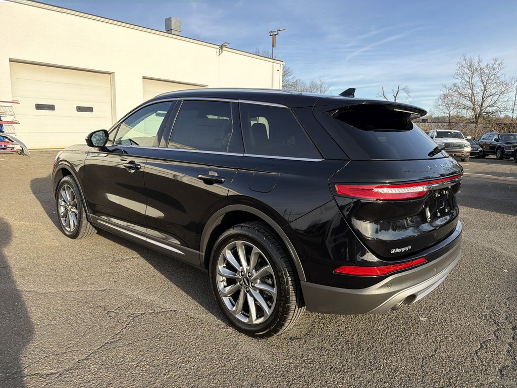 2022 Lincoln Corsair Standard photo 3