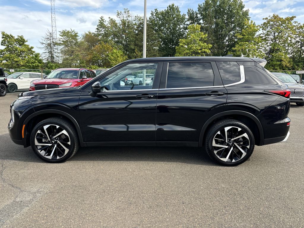 2022 Mitsubishi Outlander SE Launch Edition S-AWC photo 2