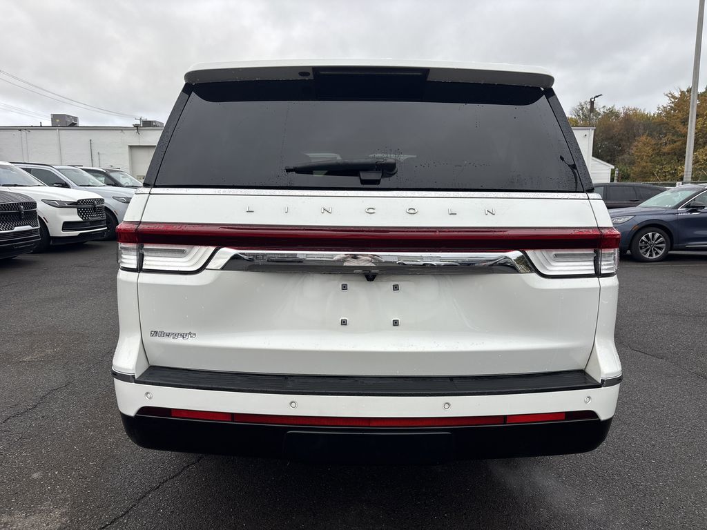 2022 Lincoln Navigator Reserve Luxury Monochromatic photo 4