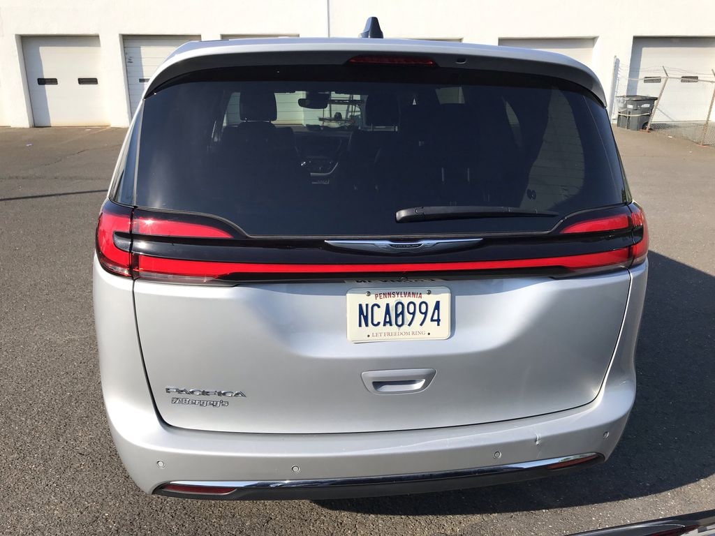Used 2024 Chrysler Pacifica 3.6L FWD Touring L w/ Heated Seats & Heated Steeri Minivan/Van