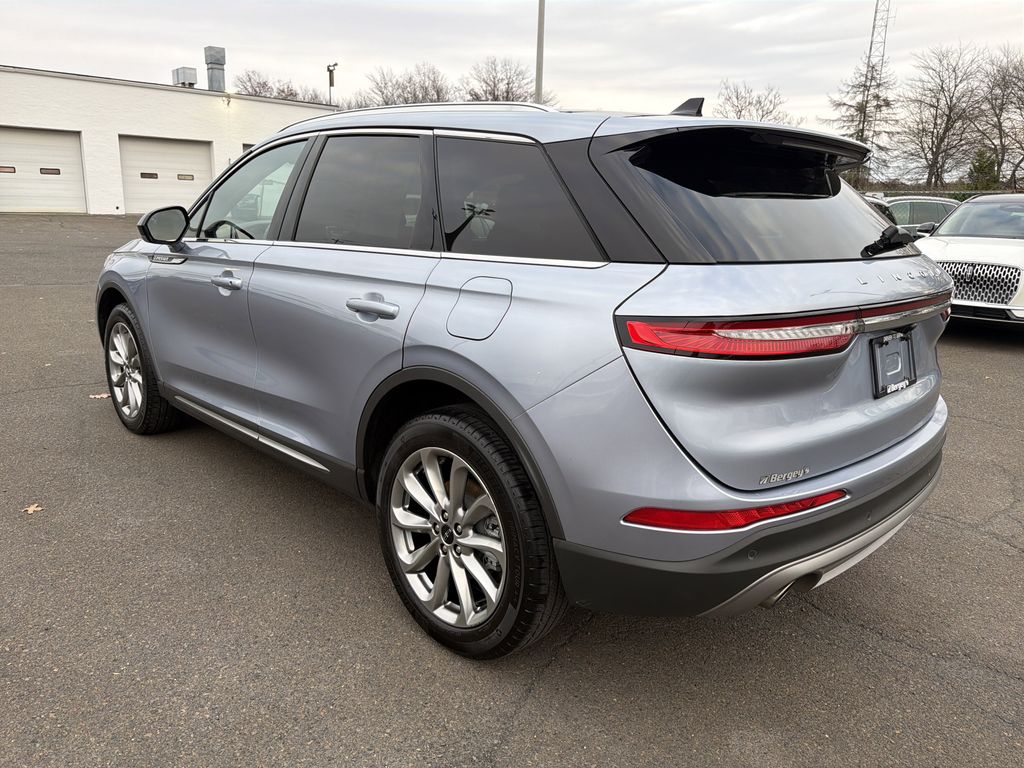 2022 Lincoln Corsair Standard photo 2