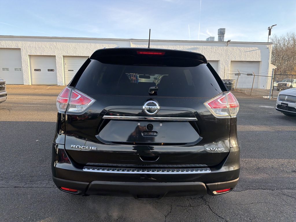 2016 Nissan Rogue SV photo 4