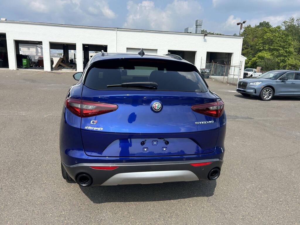 Used 2022 Alfa Romeo Stelvio 2.0L AWD w/ Premium Interior & Sound Pkg SUV