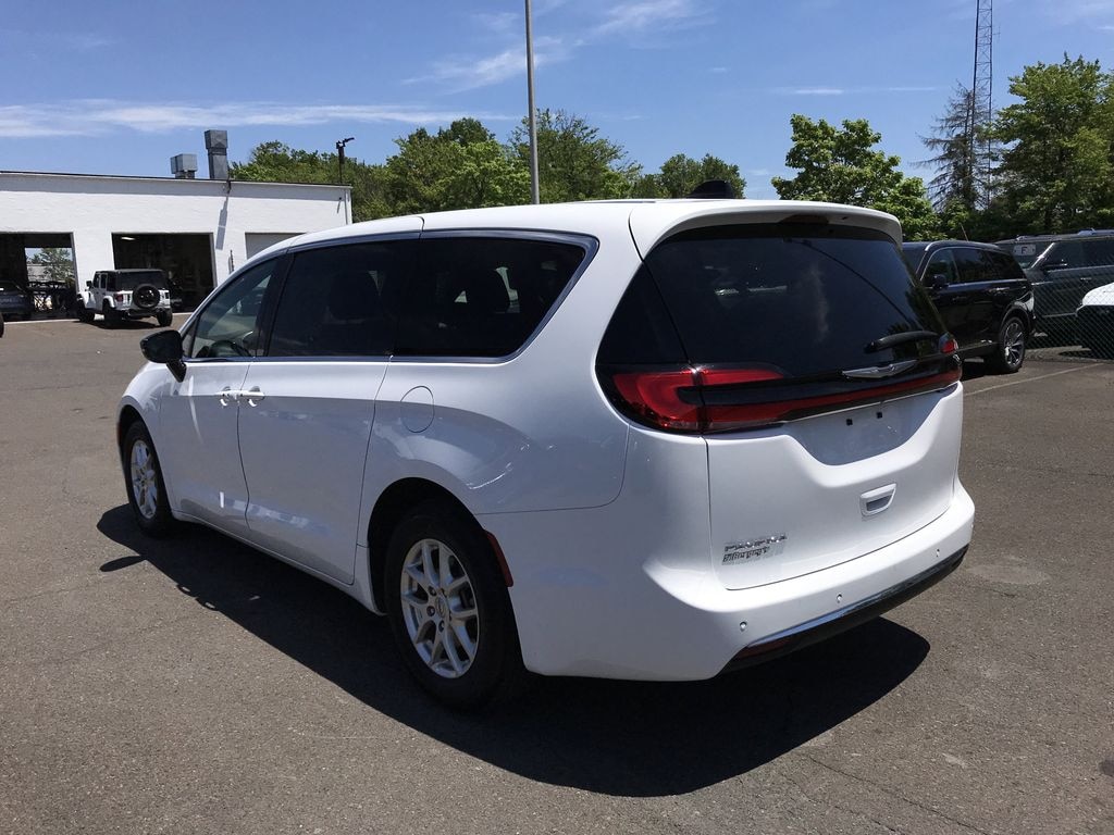 Used 2025 Chrysler Pacifica 3.6L FWD Select w/ Heated Seats & Heated Steering Wheel Minivan/Van