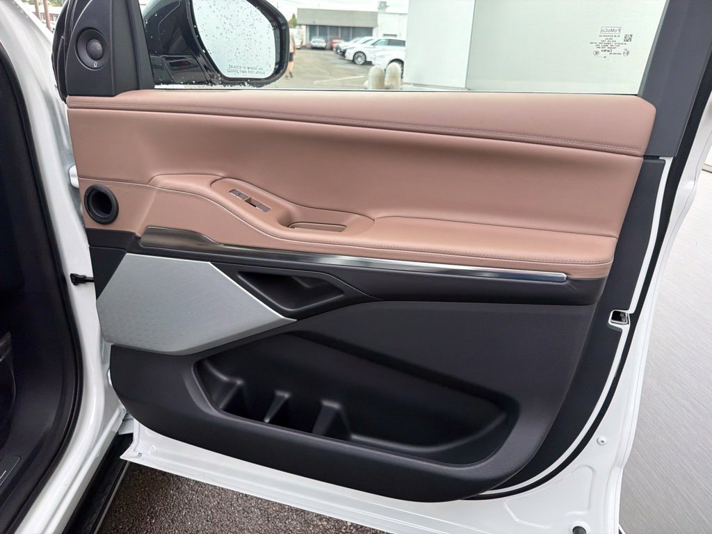 2027 Lincoln Navigator Black Label SUV | Pristine White Metallic