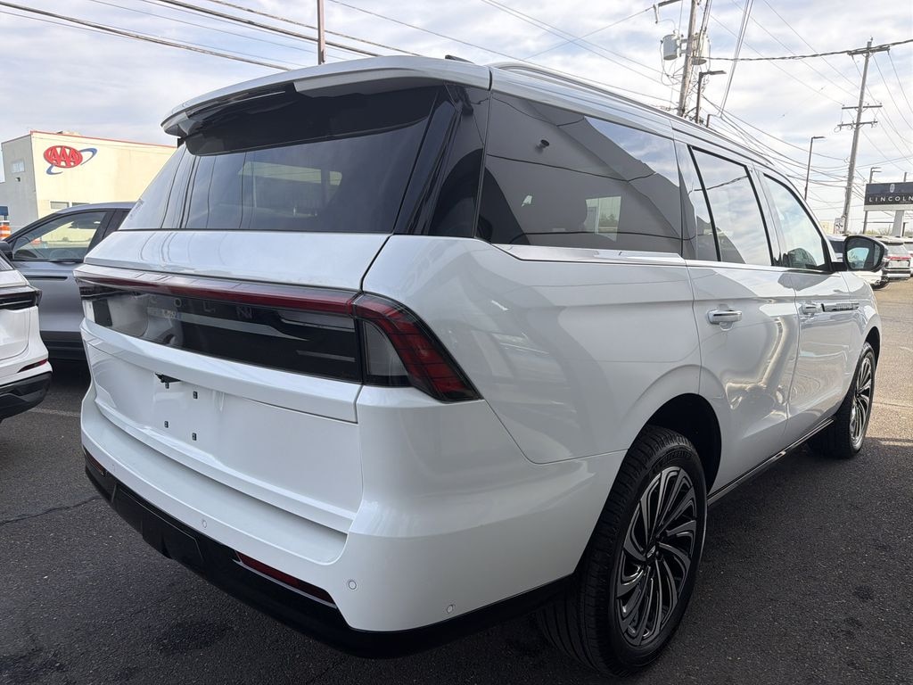 New 2025 Lincoln Navigator 3.5T 4WD Black Label w/ Panoramic Moonroof & Nav SUV