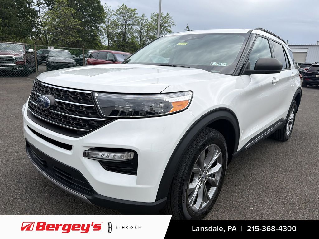 2023 Ford Explorer XLT 4WD's photo