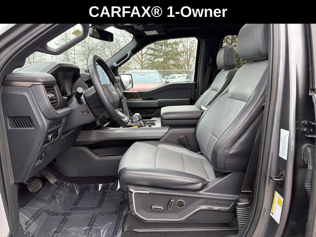 2023 Ford F-150 Lightning Lariat photo 2