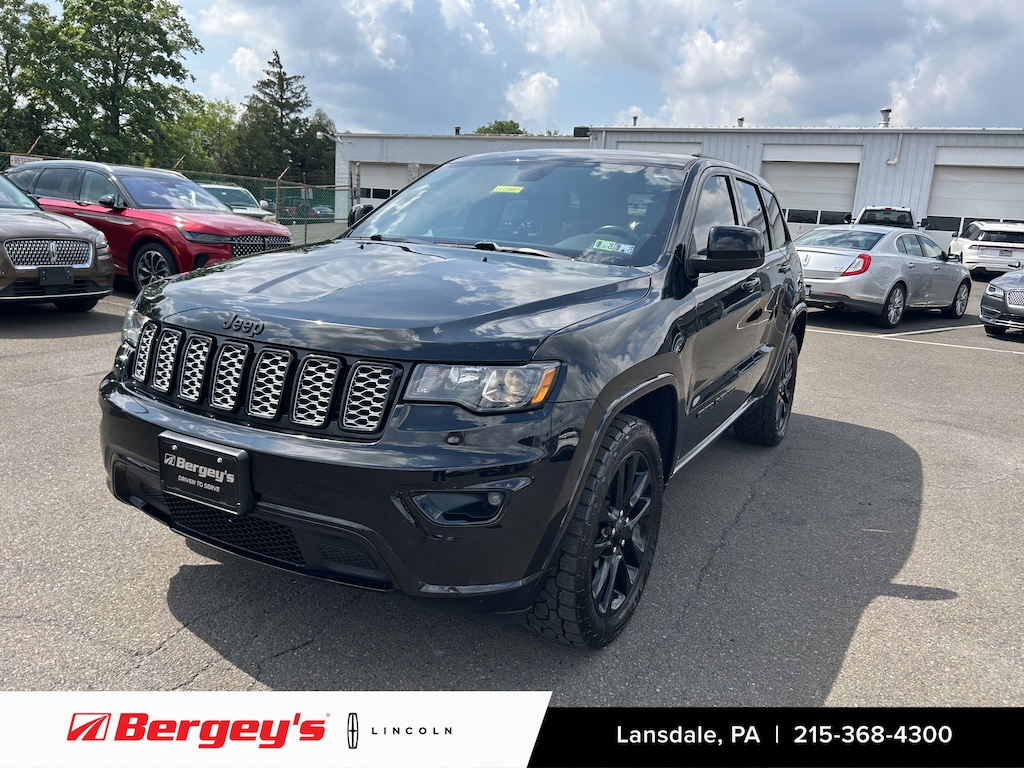 Used 2020 Jeep Grand Cherokee 3.6L 4WD Altitude w/ Navigation & Heated Seats SUV
