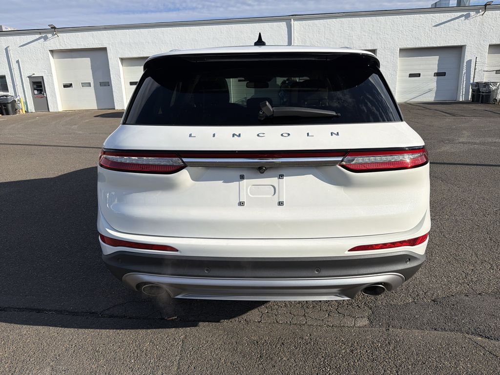 2022 Lincoln Corsair Standard photo 3