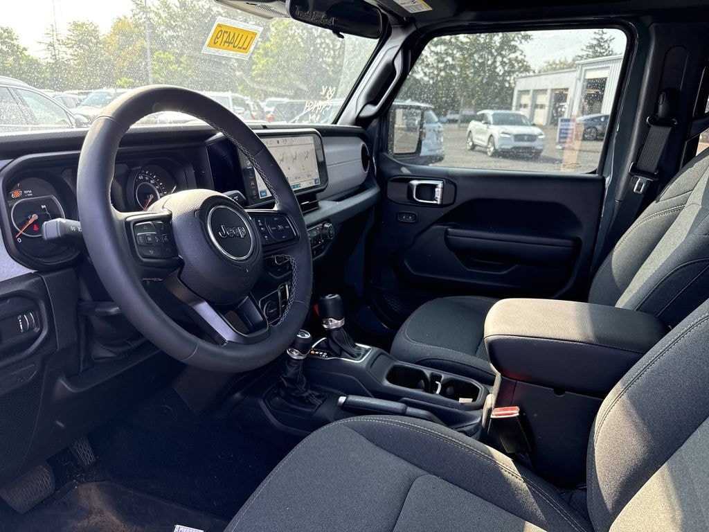 Used 2025 Jeep Wrangler Unlimited 3.6L 4WD Willys Skytop w/ Convenience & Active Safety Pkg SUV