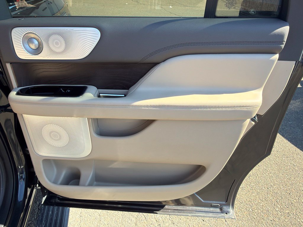 2023 Lincoln Navigator L 3.5T 4WD Reserve w/ Panoramic Vista Roof