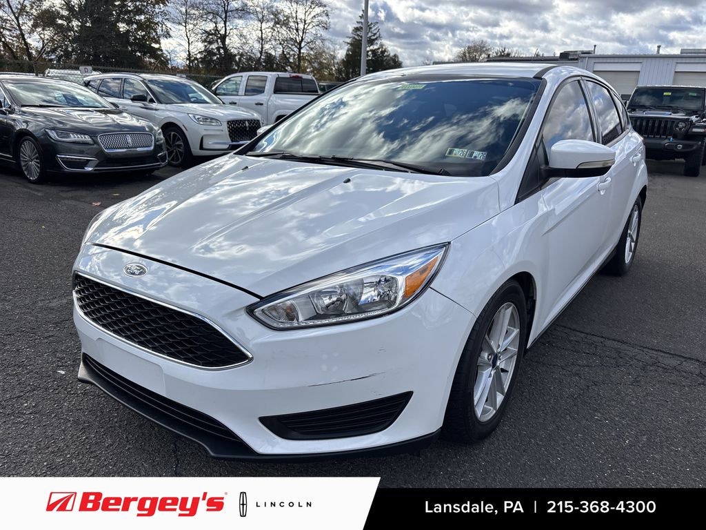 Used 2017 Ford Focus 2.0L FWD SE Hatchback w/ Rearview Camera Hatchback