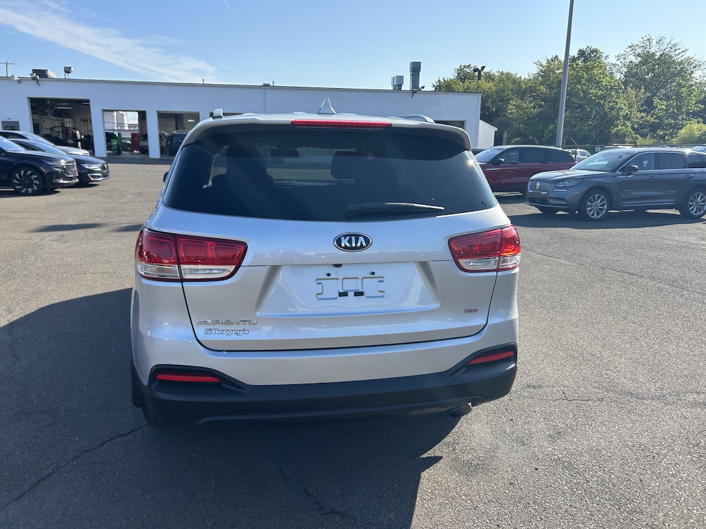 Used 2016 Kia Sorento 2.4L FWD LX w/ Satellite Radio & Bluetooth SUV