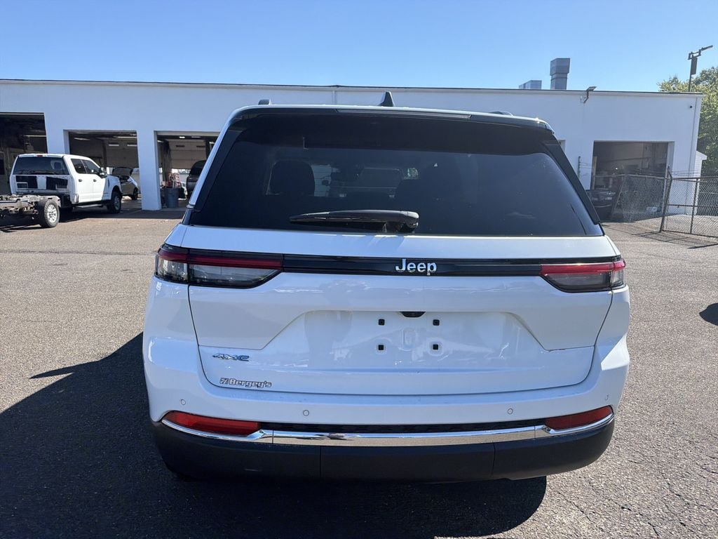 Used 2023 Jeep Grand Cherokee 4xe 2.0L 4WD w/ Panoramic Sunroof & Navigation SUV
