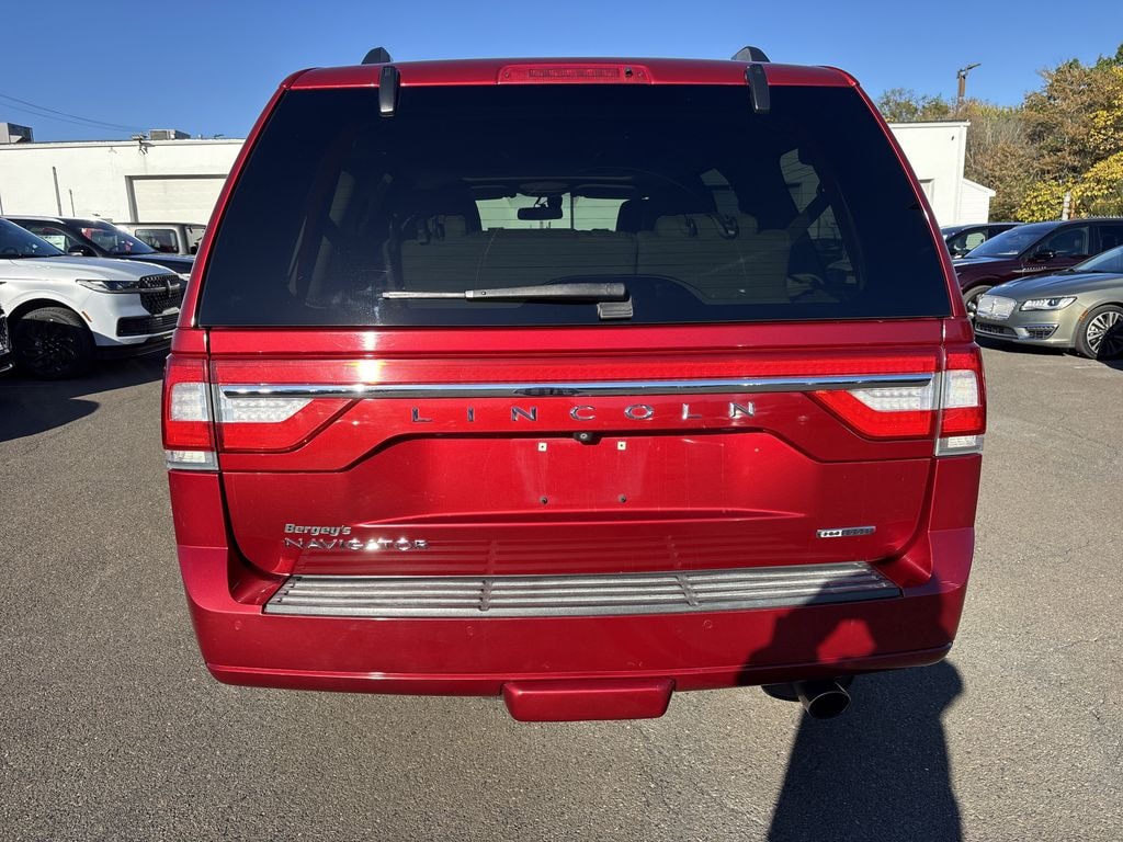 Used 2016 Lincoln Navigator 3.5T 4WD w/ Moonroof & Navigator SUV