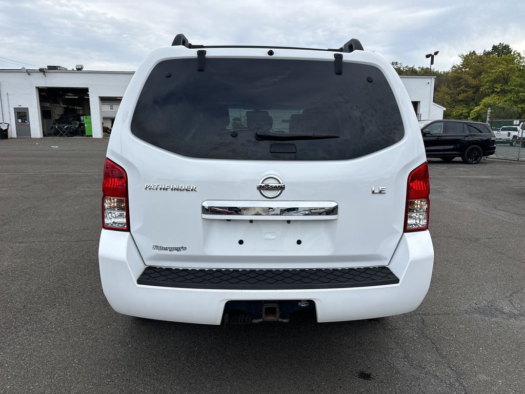 2012 Nissan Pathfinder LE 4x4 photo 4