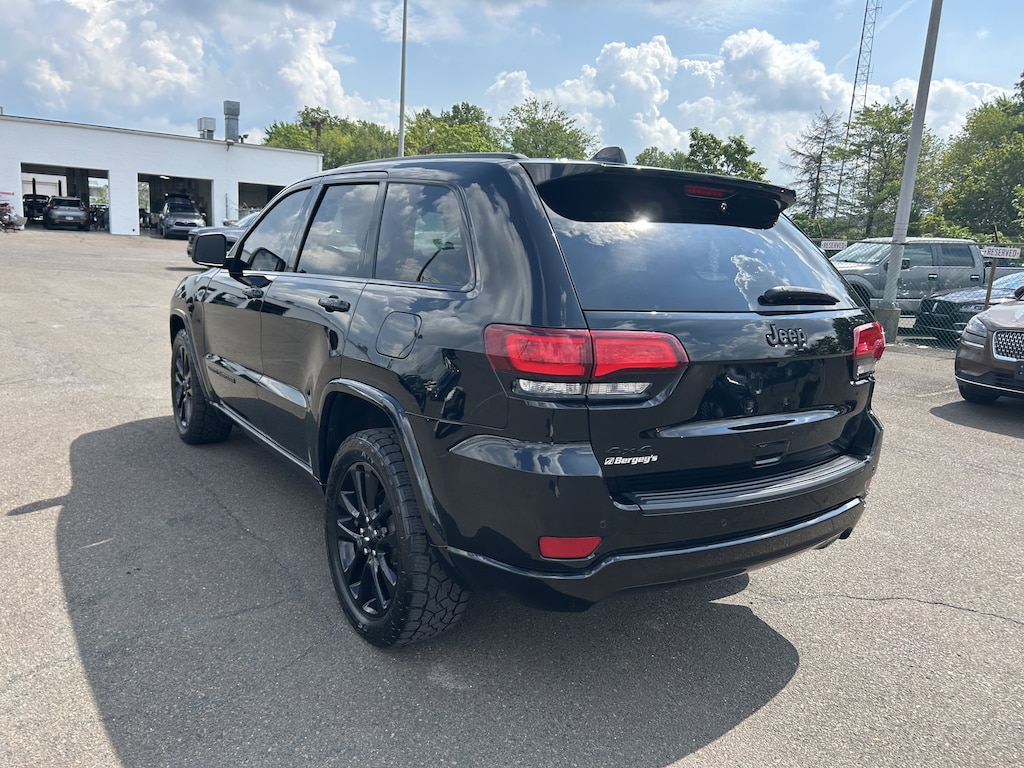 Used 2020 Jeep Grand Cherokee 3.6L 4WD Altitude w/ Navigation & Heated Seats SUV