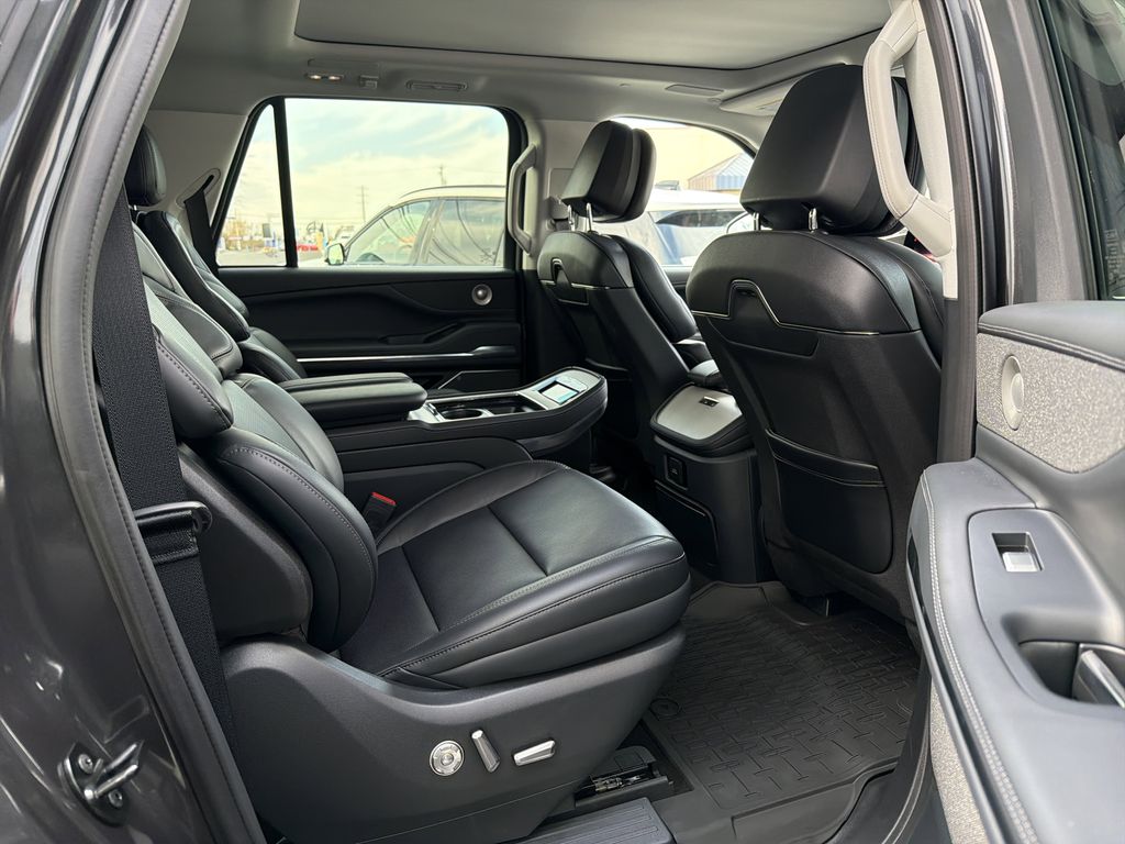 2025 Lincoln Navigator Reserve L - Photo 8