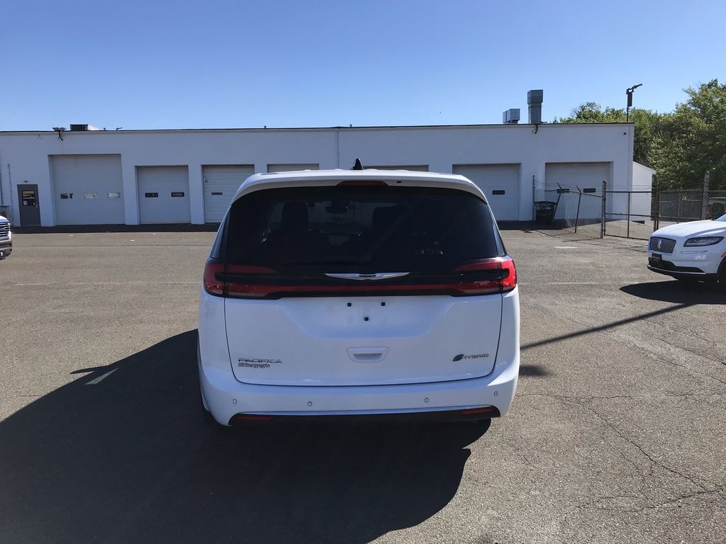 Used 2024 Chrysler Pacifica Hybrid 3.6L FWD Select w/ Heated Seats & Heated Steering Wheel Minivan/Van