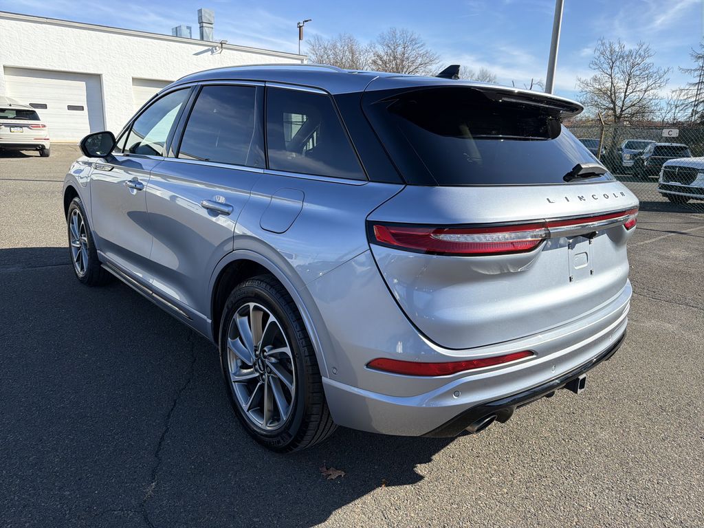 2022 Lincoln Corsair Grand Touring photo 3