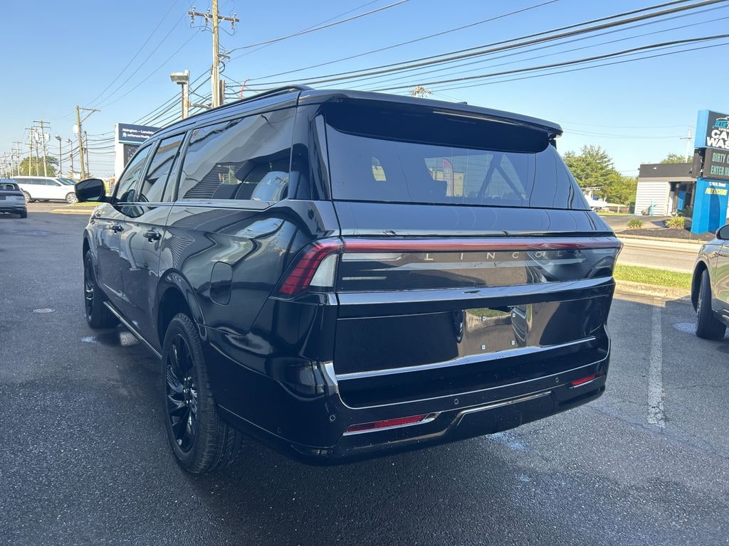 New 2025 Lincoln Navigator 3.5T 4WD Reserve L w/ Jet Appearance & Heavy Duty Trailer Tow Pkg SUV