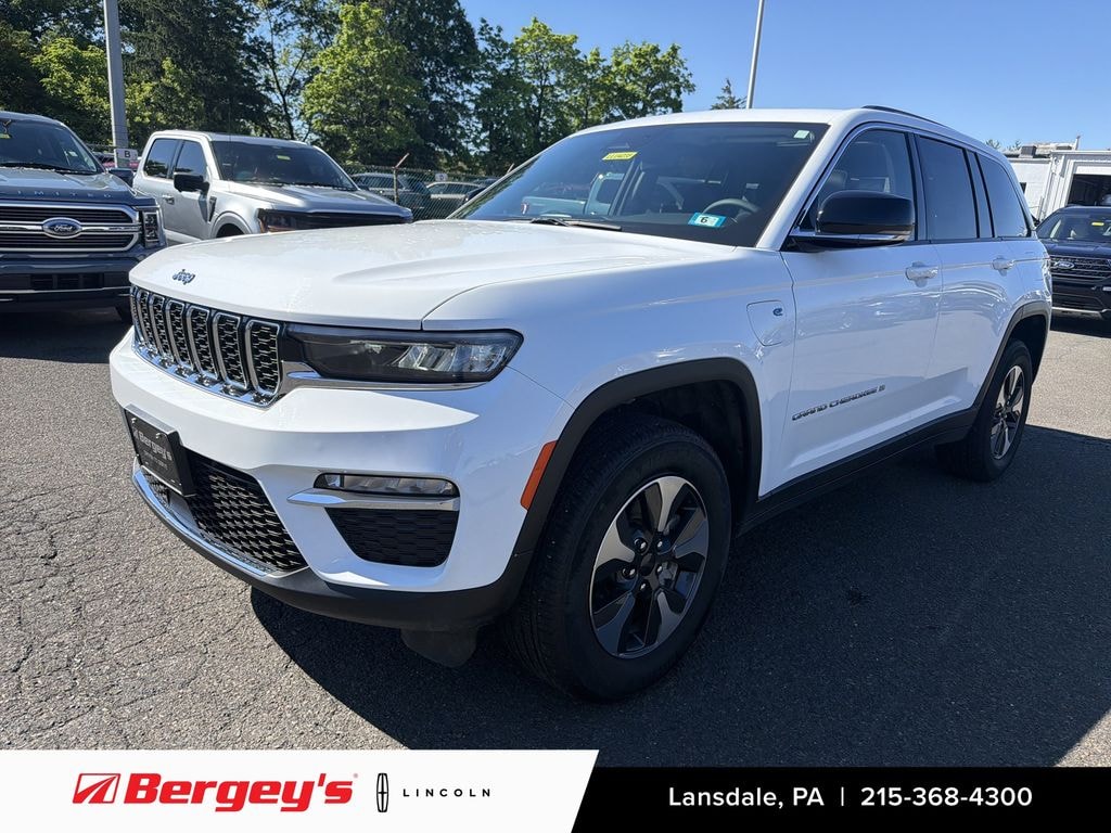 Used 2023 Jeep Grand Cherokee 4xe 2.0L 4WD w/ Panoramic Sunroof & Navigation SUV