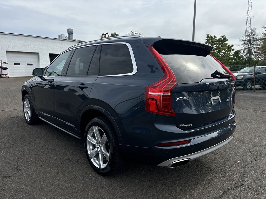 2020 Volvo XC90 T6 Momentum photo 4
