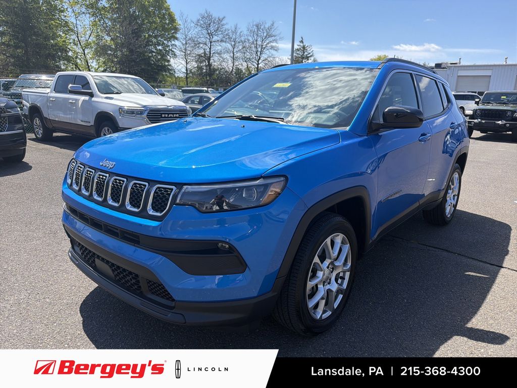 2023 Jeep Compass Latitude Lux 4X4's photo