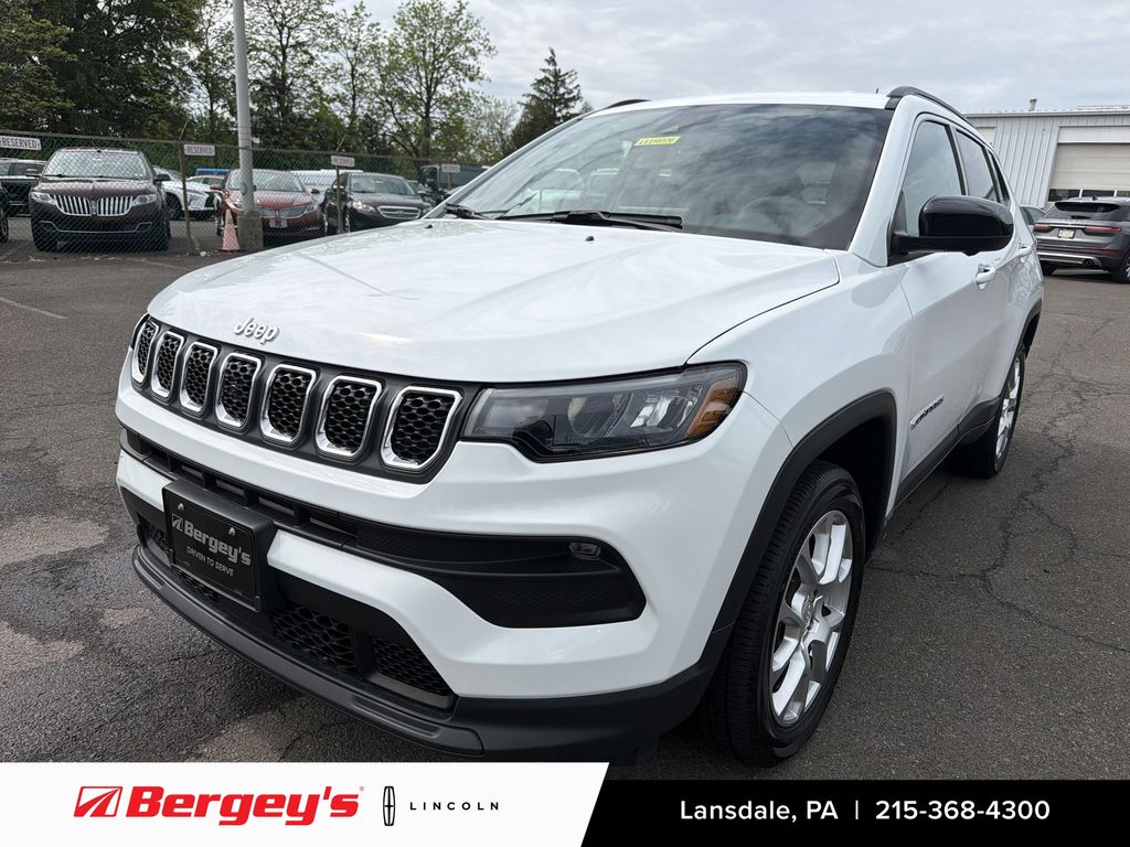 2023 Jeep Compass Latitude Lux 4X4's photo