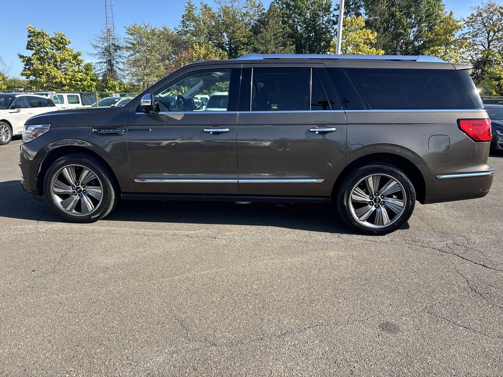 2018 Lincoln Navigator Black Label photo 2