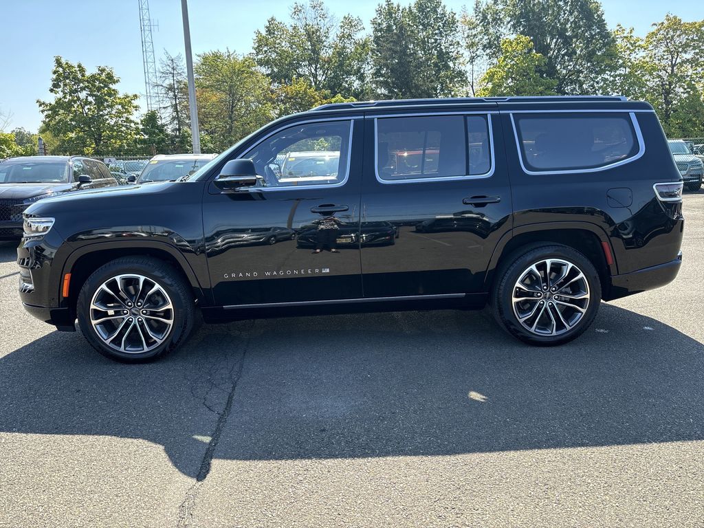 2023 Jeep Grand Wagoneer III photo 2