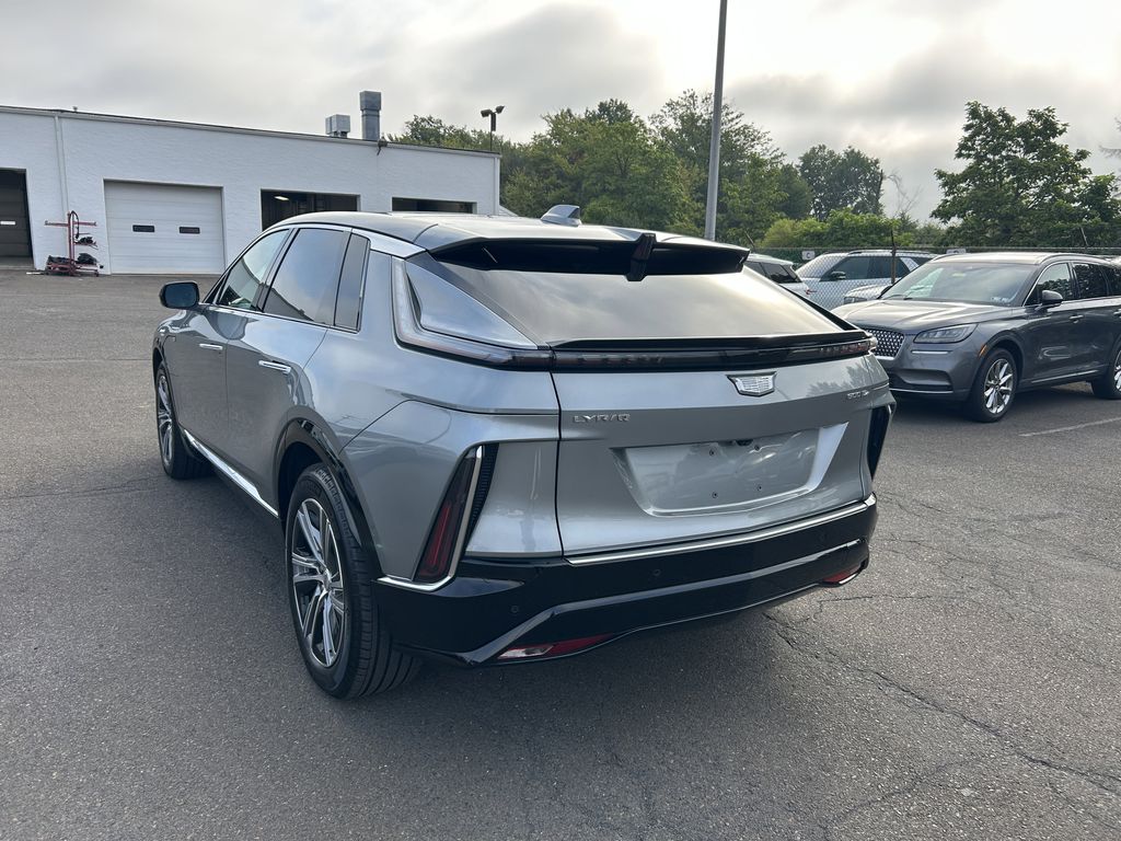 2024 Cadillac Lyriq Luxury photo 3