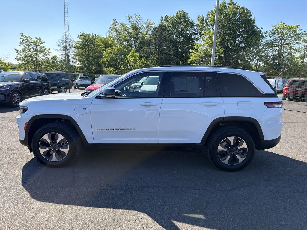 Used 2017 Jeep Grand Cherokee 3.6L 4WD Overland w/ Navigation SUV