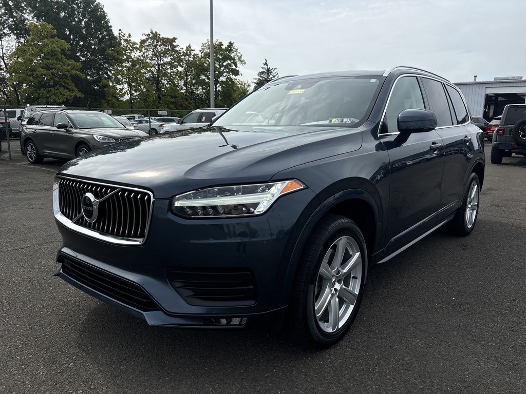 2020 Volvo XC90 T6 Momentum photo 2