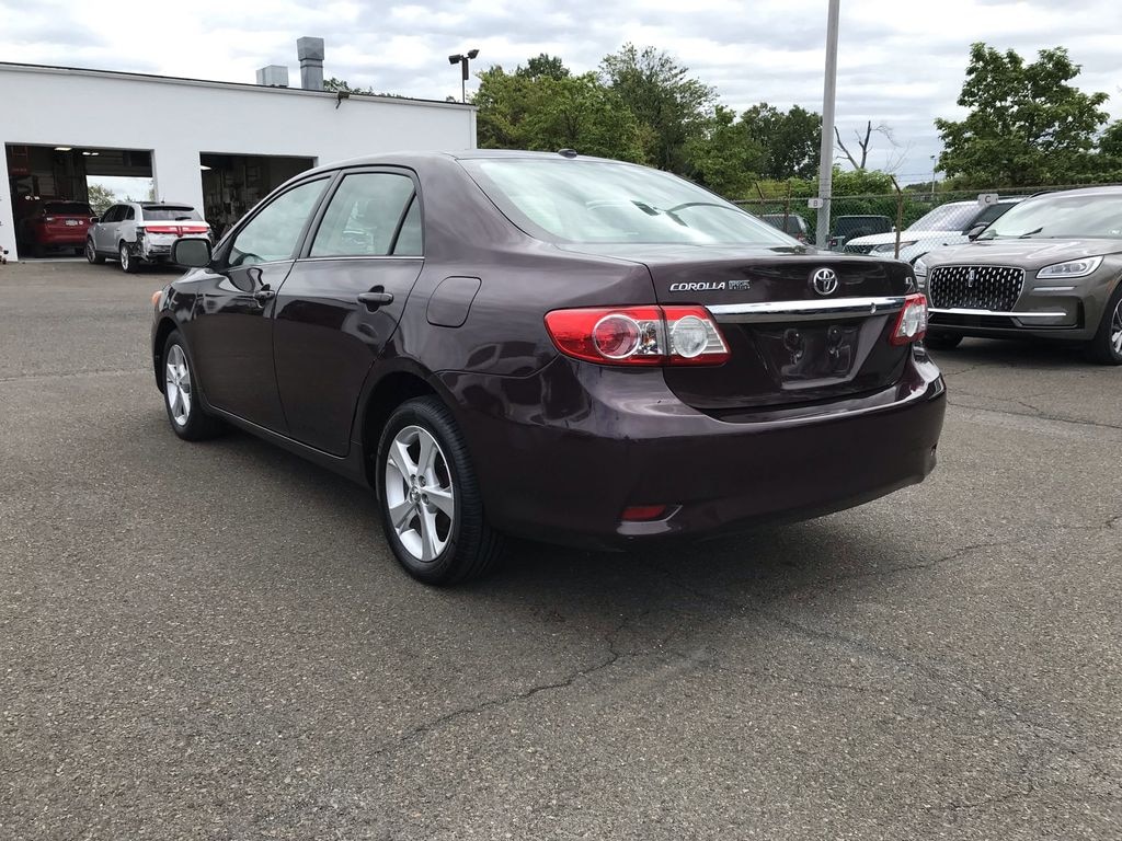 Used 2013 Toyota Corolla 1.8L FWD LE Special Edition w/ Heated Seats Sedan