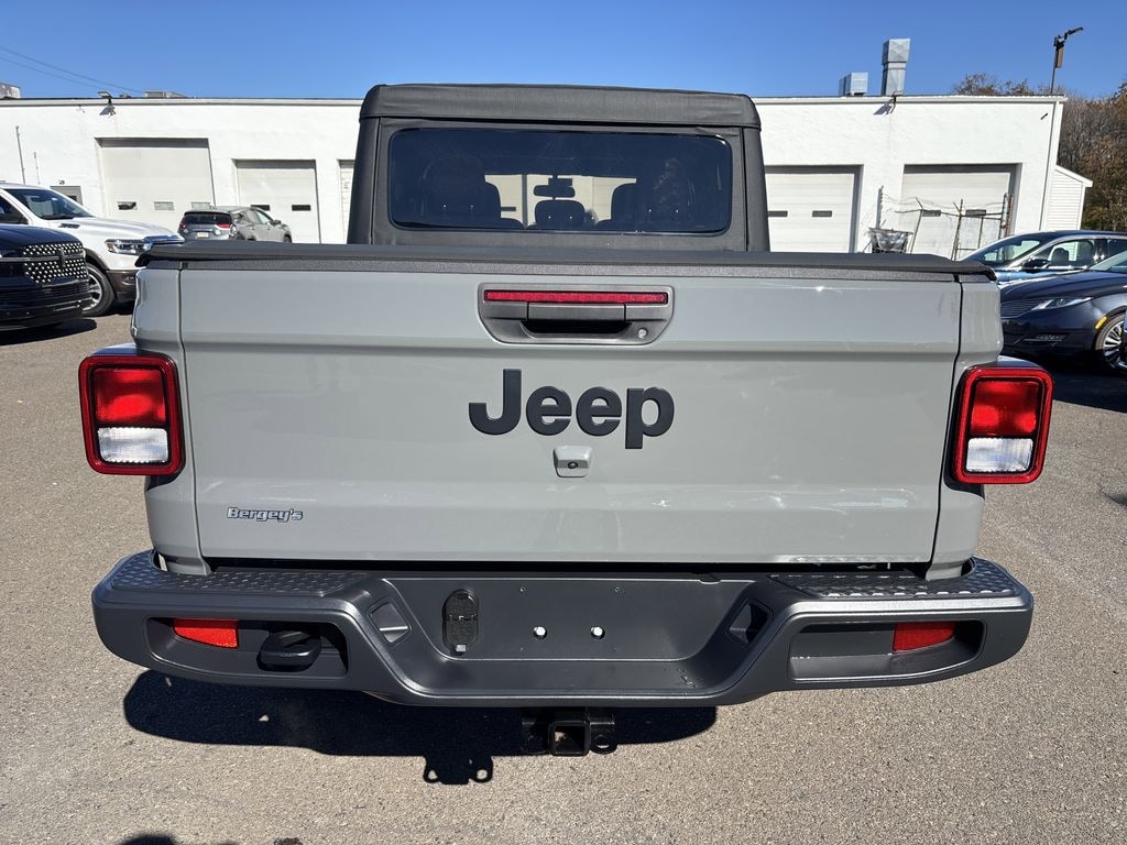 Used 2022 Jeep Gladiator Sport Truck Crew Cab